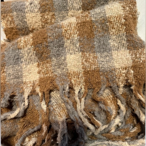 The Latest Scoop - Fluffy Plaid Fringe Scarf - Picture 7 of 7